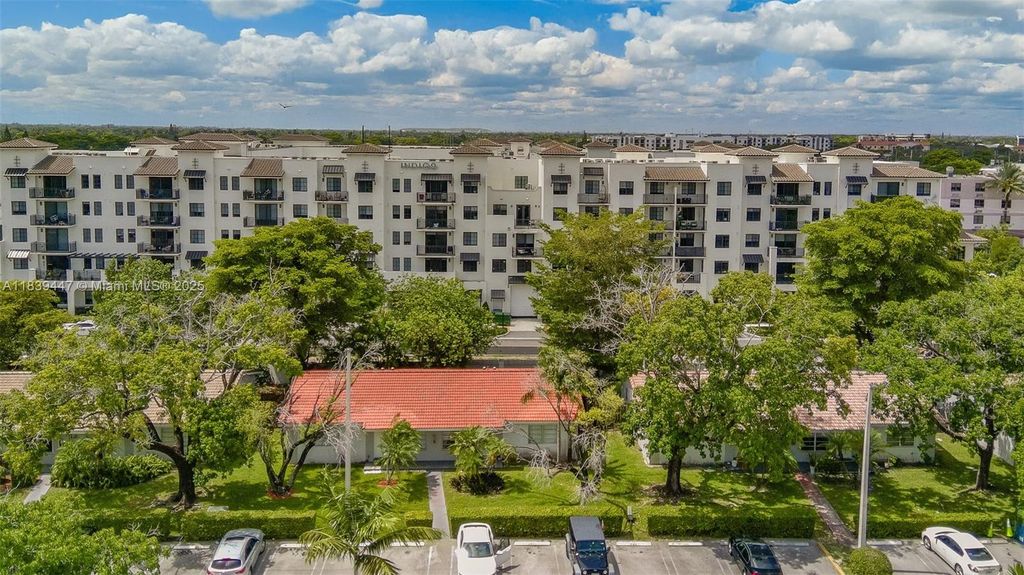 9443 SW 174th St 9443, Palmetto Bay, FL 33157