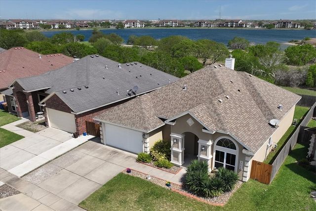 7522 S Lake Dr, Corpus Christi, TX 78414