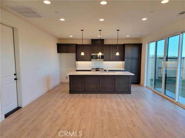 725 Manor Lane, Paso Robles, CA 93446