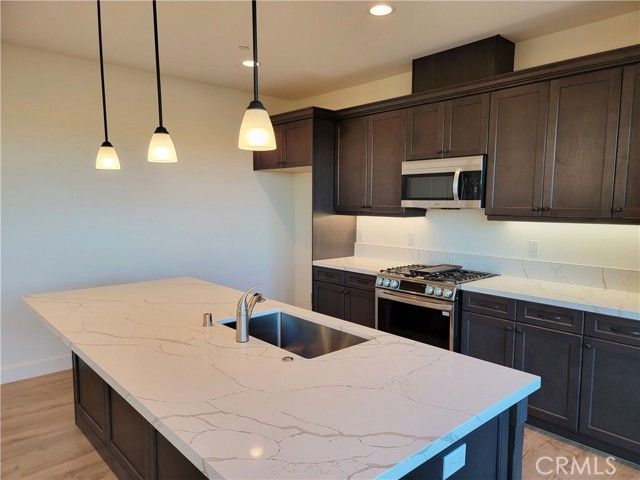 725 Manor Lane, Paso Robles, CA 93446