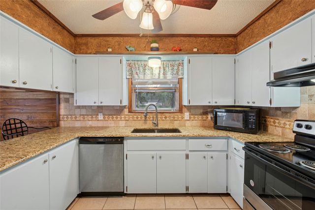 110 Island Lodges LN, Buchanan Dam, TX 78609