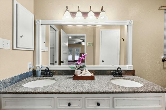 110 Island Lodges LN, Buchanan Dam, TX 78609
