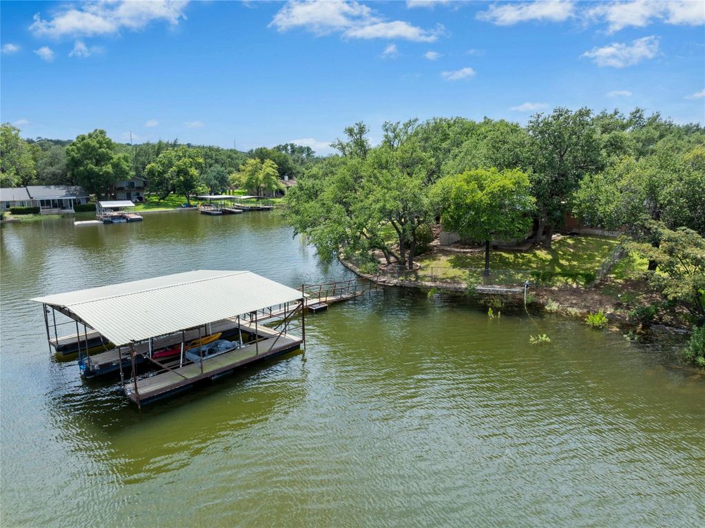110 Island Lodges LN, Buchanan Dam, TX 78609