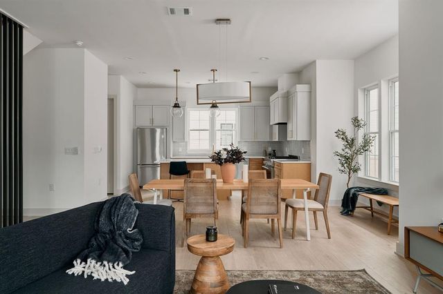 2209 Woodland Ave 203, Austin, TX 78741