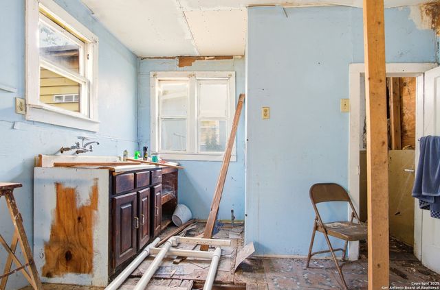 155 W Zavalla, San Antonio, TX 78204