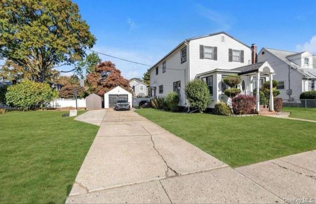 120 Memphis Ave, Hempstead, NY 11001