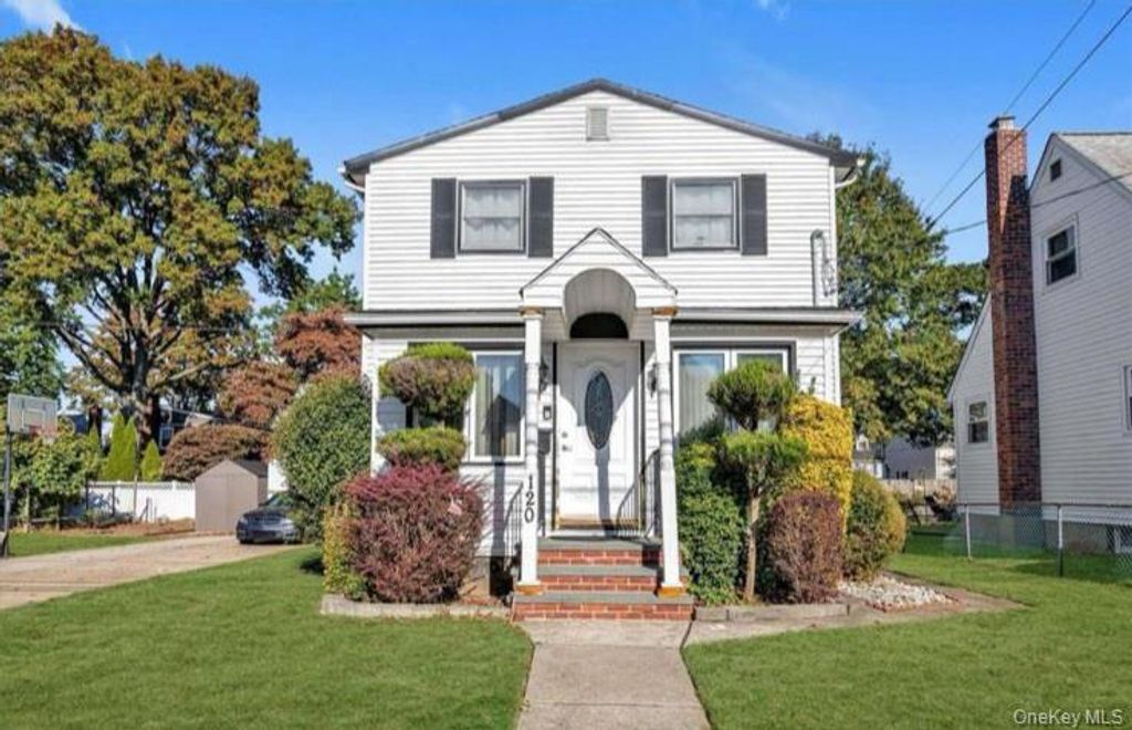 120 Memphis Ave, Hempstead, NY 11001