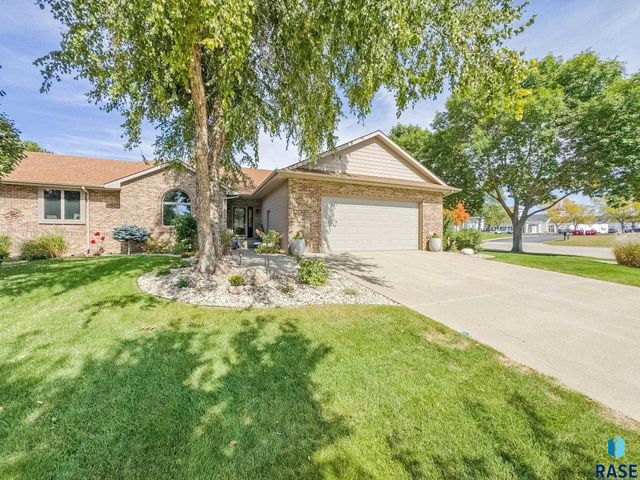 157 W Doral Ct Court, Sioux Falls, SD 57108