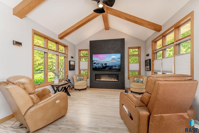 157 W Doral Ct Court, Sioux Falls, SD 57108