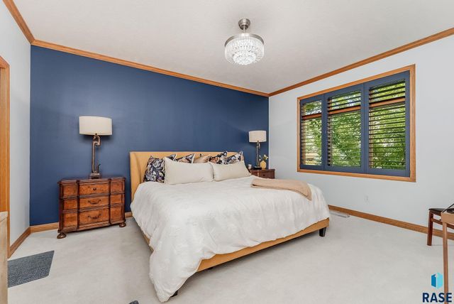 157 W Doral Ct Court, Sioux Falls, SD 57108