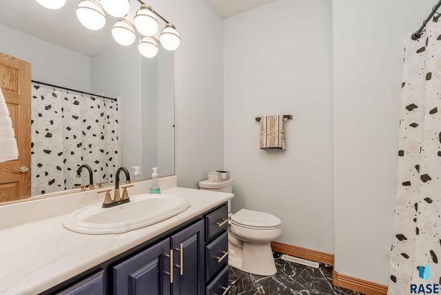 157 W Doral Ct Court, Sioux Falls, SD 57108