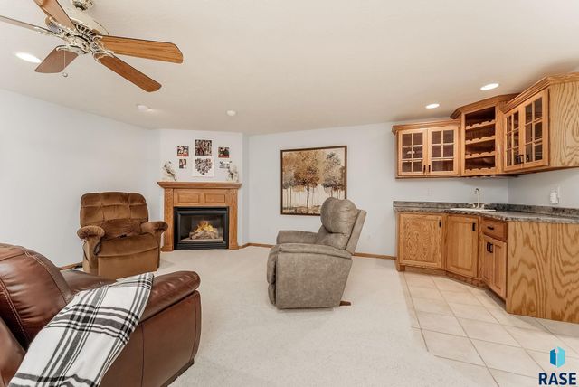 157 W Doral Ct Court, Sioux Falls, SD 57108