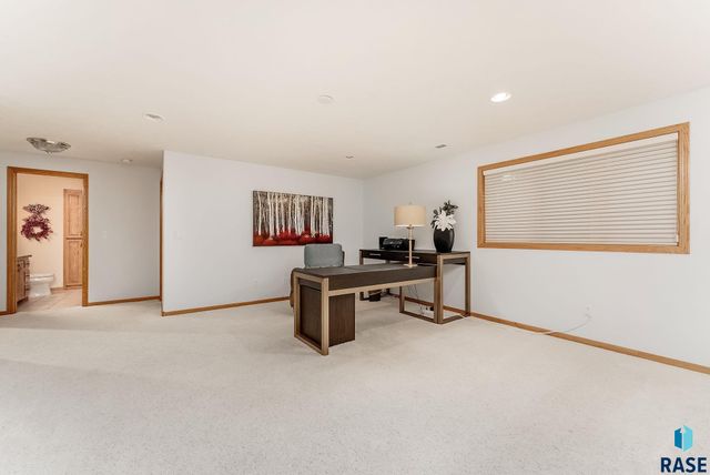 157 W Doral Ct Court, Sioux Falls, SD 57108