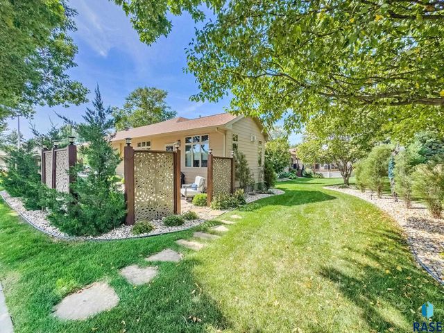 157 W Doral Ct Court, Sioux Falls, SD 57108