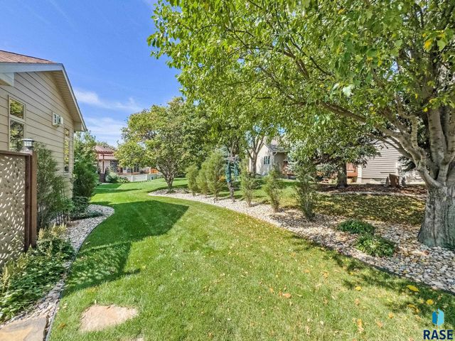 157 W Doral Ct Court, Sioux Falls, SD 57108