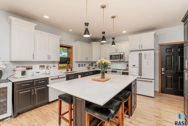 157 W Doral Ct Court, Sioux Falls, SD 57108