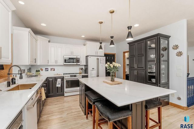 157 W Doral Ct Court, Sioux Falls, SD 57108