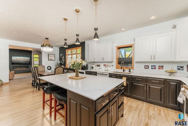 157 W Doral Ct Court, Sioux Falls, SD 57108