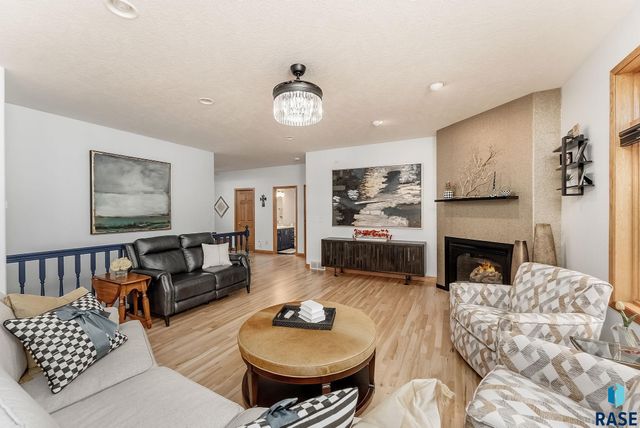 157 W Doral Ct Court, Sioux Falls, SD 57108