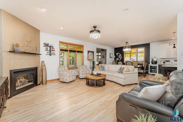 157 W Doral Ct Court, Sioux Falls, SD 57108