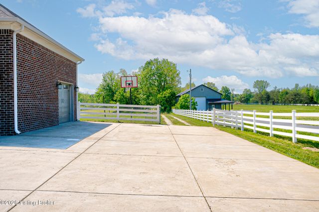 7310 Mount Washington Rd, Louisville, KY 40229