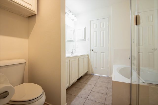 204 Turnberry Lane, Lewisville, TX 75067