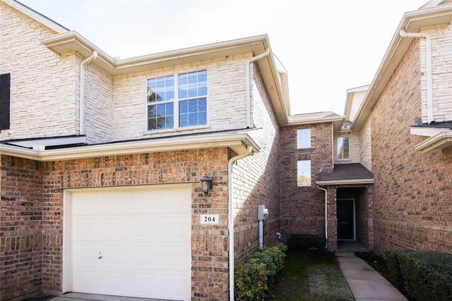 204 Turnberry Lane, Lewisville, TX 75067