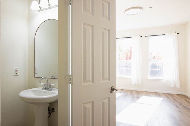 204 Turnberry Lane, Lewisville, TX 75067