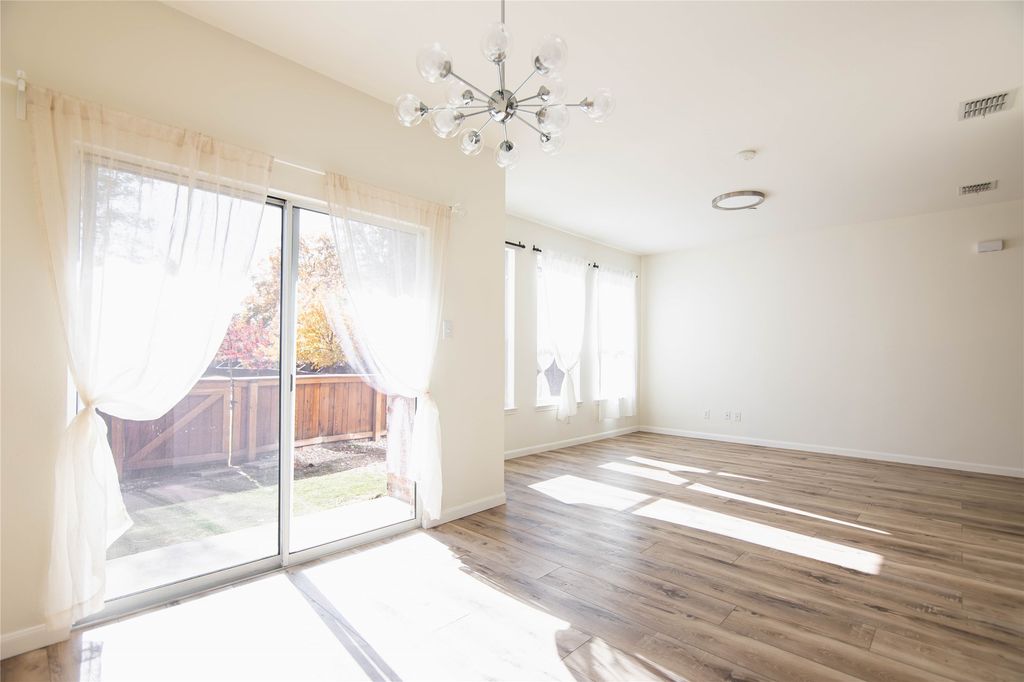 204 Turnberry Lane, Lewisville, TX 75067