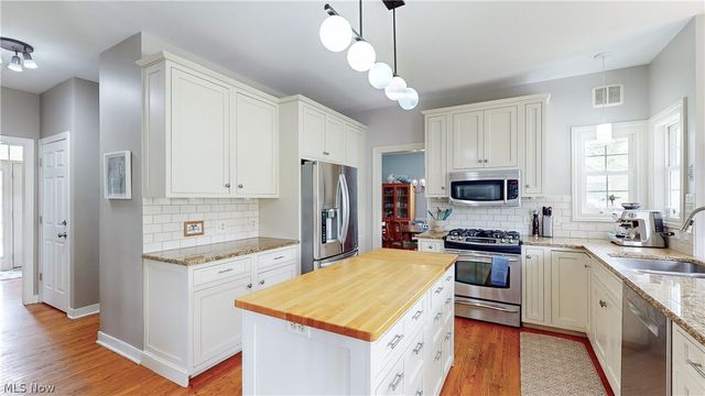 30 Blackberry Drive, Hudson, OH 44236