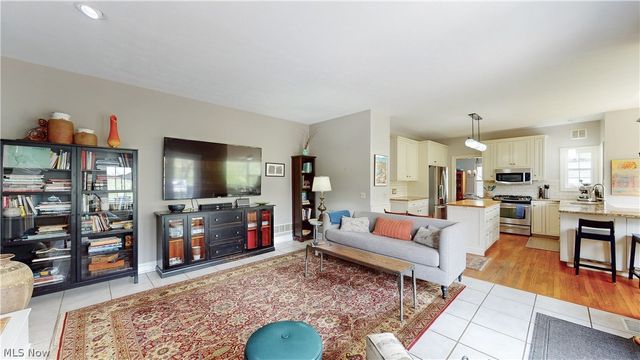 30 Blackberry Drive, Hudson, OH 44236