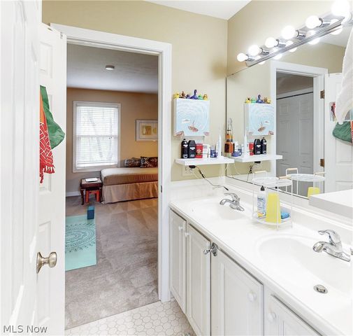 30 Blackberry Drive, Hudson, OH 44236