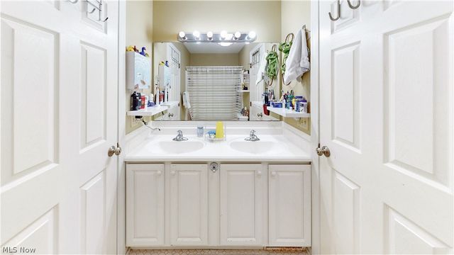 30 Blackberry Drive, Hudson, OH 44236