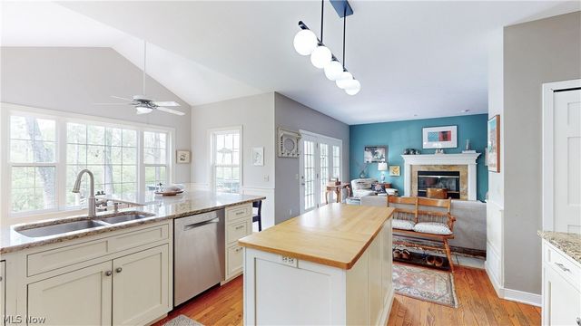 30 Blackberry Drive, Hudson, OH 44236