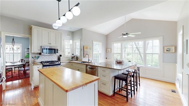 30 Blackberry Drive, Hudson, OH 44236