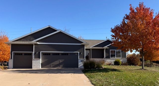3523 Prairie Creek SW, Cedar Rapids, IA 52404