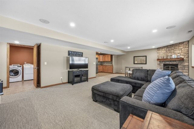 3523 Prairie Creek SW, Cedar Rapids, IA 52404