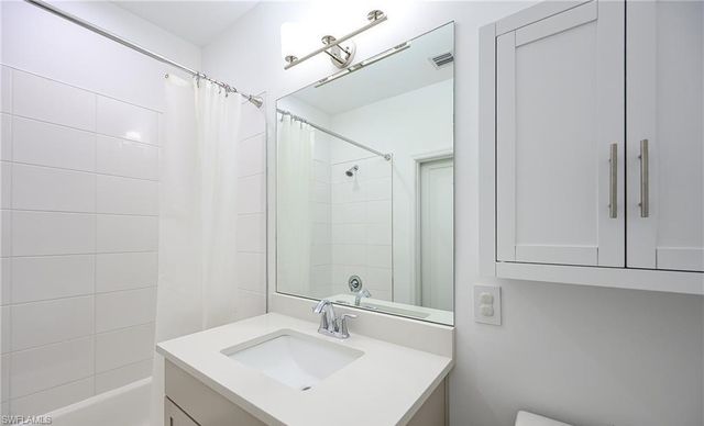 7320 Rockefeller DR, Naples, FL 34119