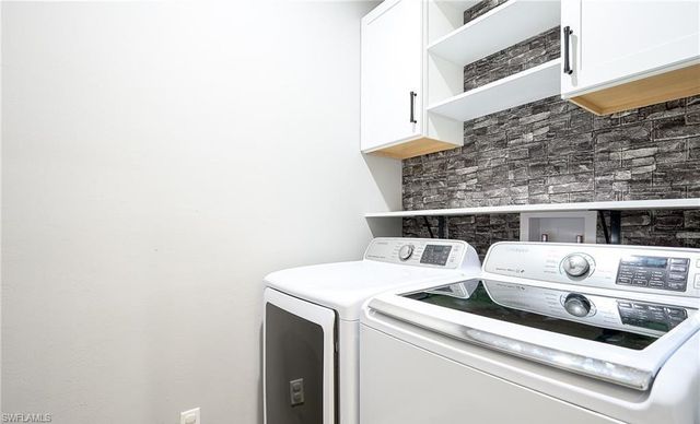 7320 Rockefeller DR, Naples, FL 34119