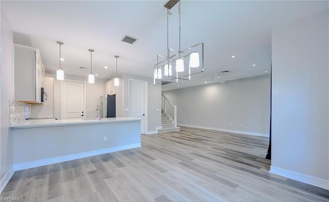 7320 Rockefeller DR, Naples, FL 34119