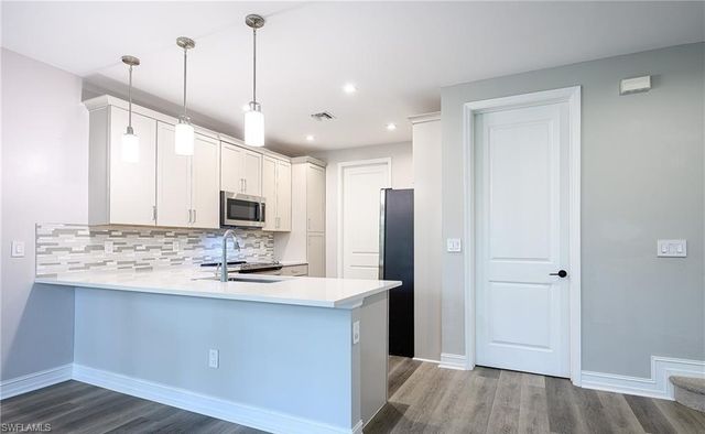 7320 Rockefeller DR, Naples, FL 34119