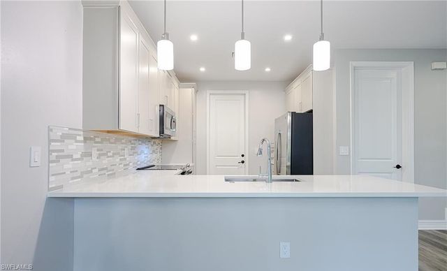 7320 Rockefeller DR, Naples, FL 34119