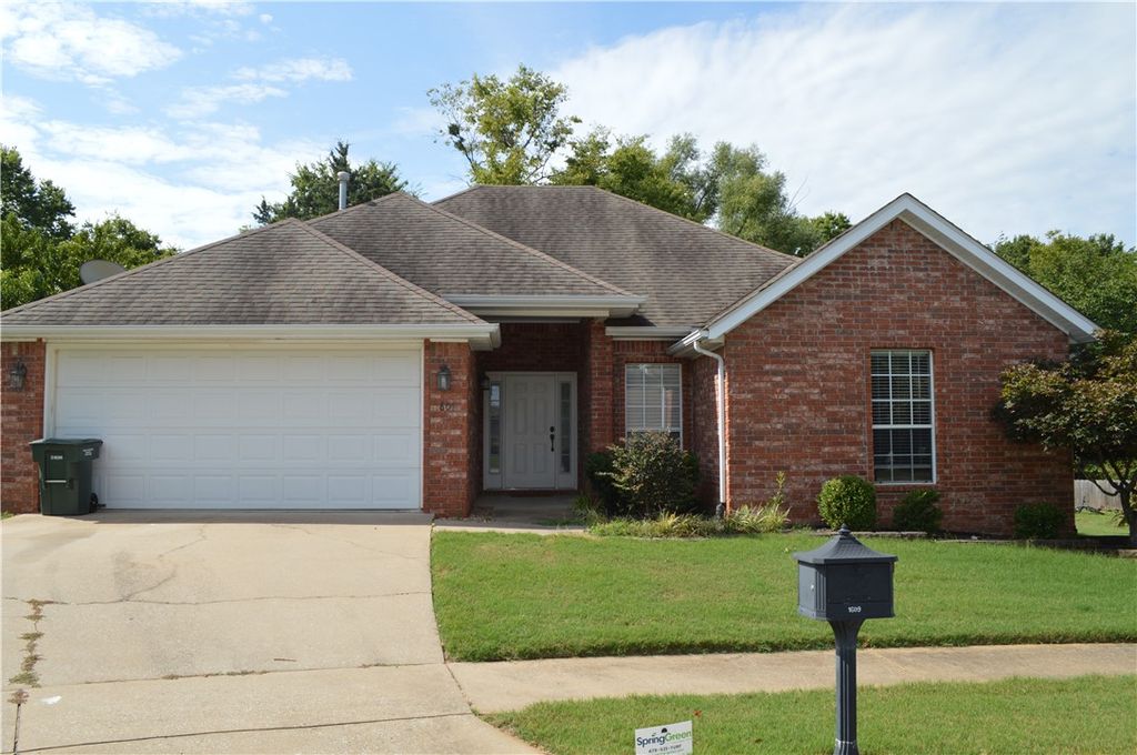 1609 E Wellsey, Fayetteville, AR 72701