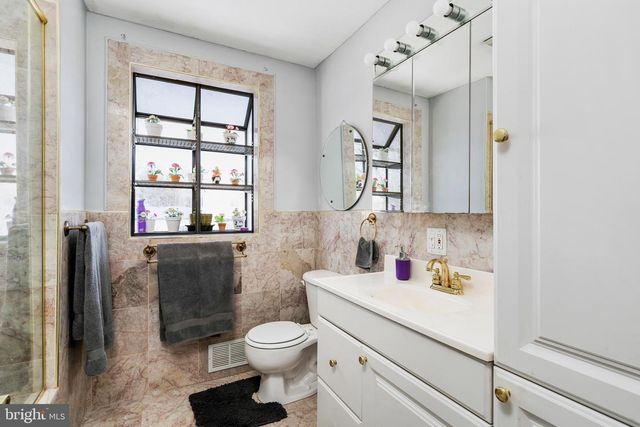 13 TICONDEROGA DR, Bordentown, NJ 08505