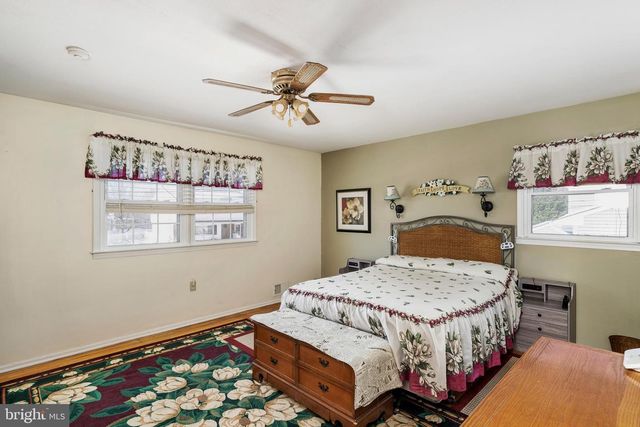 13 TICONDEROGA DR, Bordentown, NJ 08505