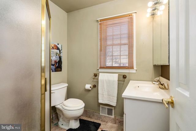 13 TICONDEROGA DR, Bordentown, NJ 08505