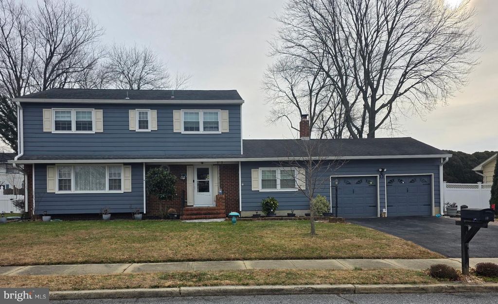 13 TICONDEROGA DR, Bordentown, NJ 08505