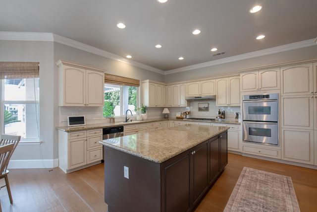 2547 W Lake Van Ness Circle, Fresno, CA 93711