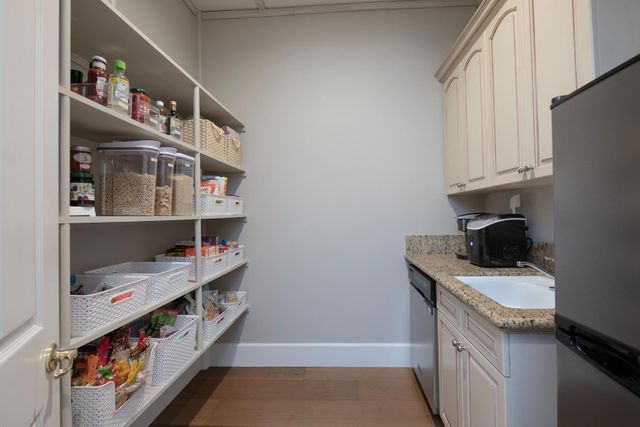 2547 W Lake Van Ness Circle, Fresno, CA 93711