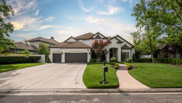 2547 W Lake Van Ness Circle, Fresno, CA 93711